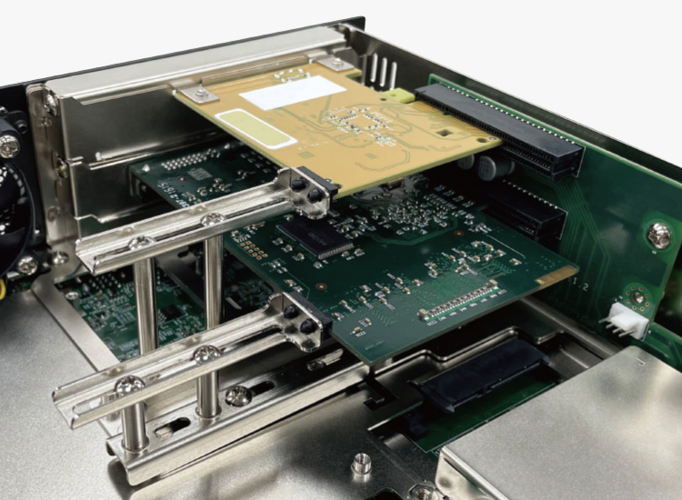 Adjustable PCIe Card Retainer Adjustable PCIe Card Retainer